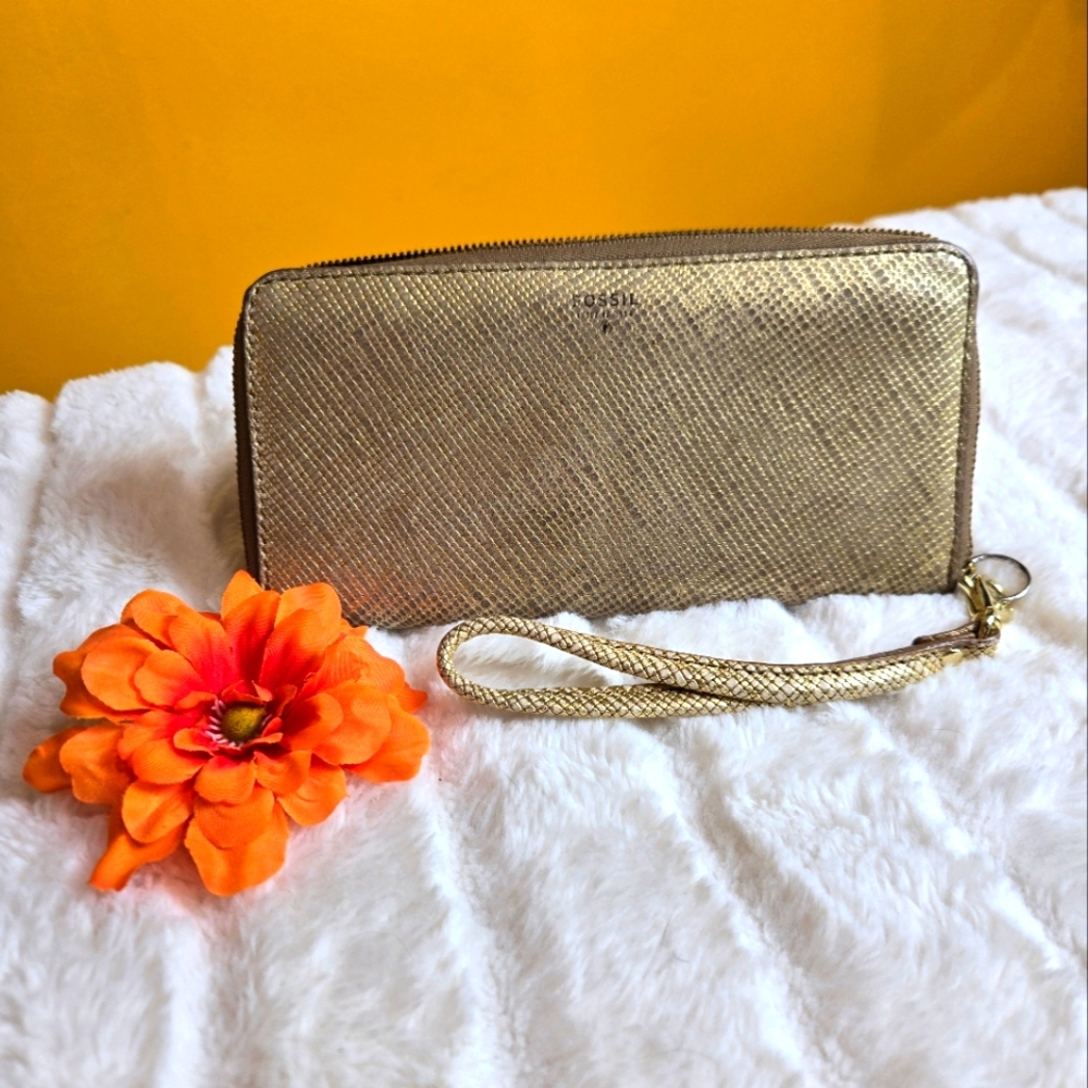 Fossil Soft Gold Cow Hide Leather Wallet Wristlet  8x4